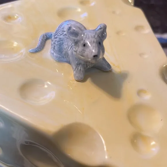 1988 Cheese or food holder. - Picture 2 of 7